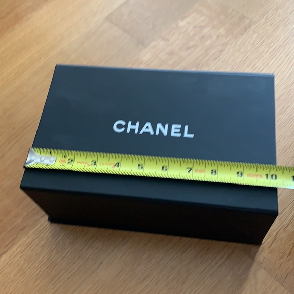 CHANEL gift box - Picture 3 of 3